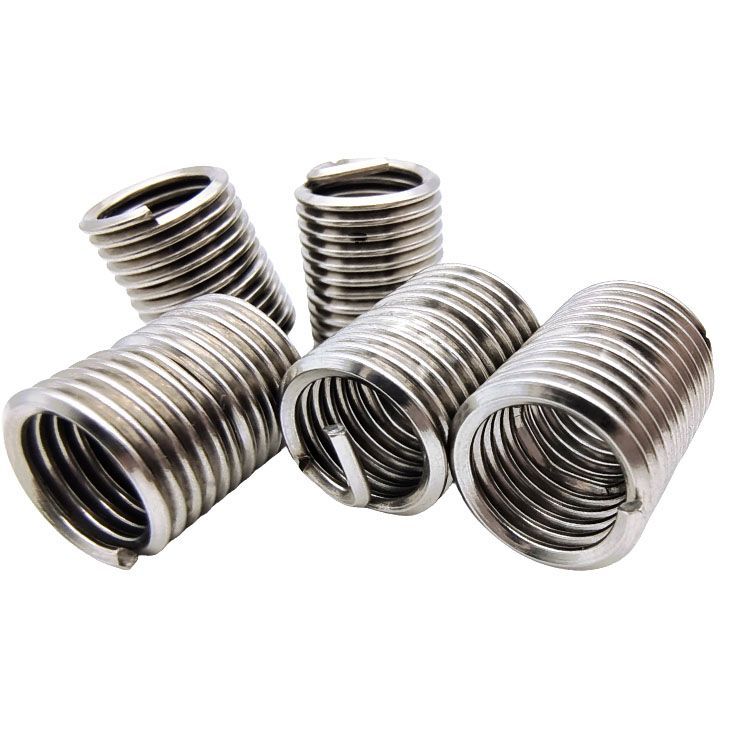 問(wèn)題四：螺栓擰入裝好螺套的孔的過(guò)程中，螺套隨螺栓一起旋轉(zhuǎn)？